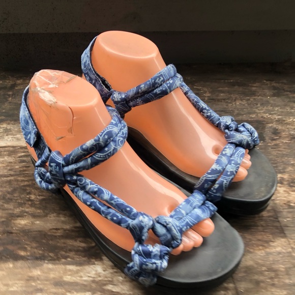 Sam & Libby Women's Multi Blue Fabric Sandal Rubber Sole Adjustable Strap Size 8 - Picture 3 of 11